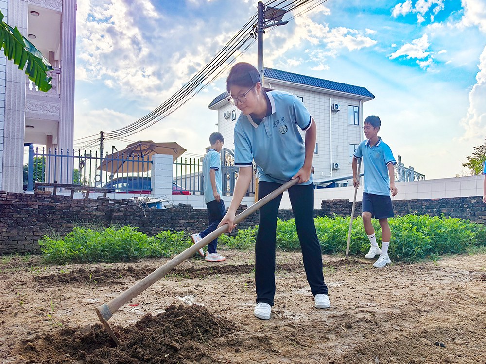 佛山管孩子叛逆特殊学校怎么联系？本地寄宿素质培育机构选择指南